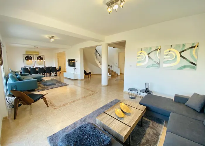 Acropolis 8 Villa Klorakas