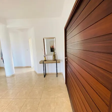 فيلة Acropolis 8 *