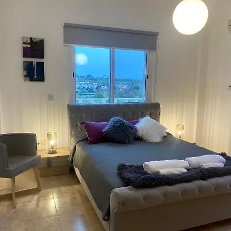 Acropolis 8 فيلة Klorakas