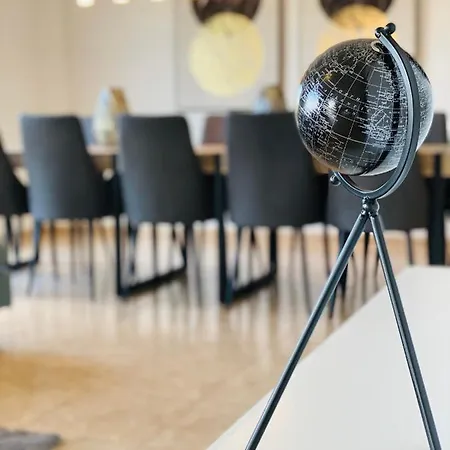 فيلة Acropolis 8 *