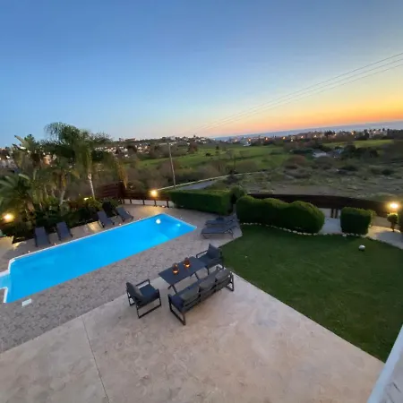 Acropolis 8 فيلة