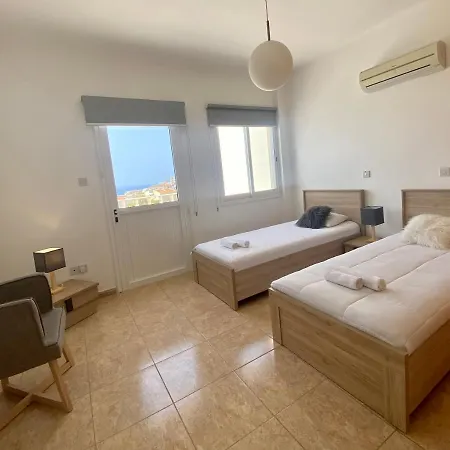 Villa Acropolis 8 *