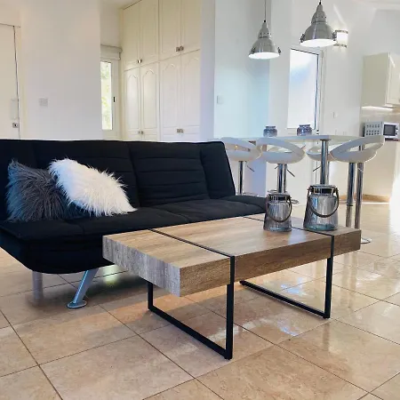 فيلة Acropolis 8