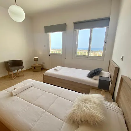 Acropolis 8 فيلة