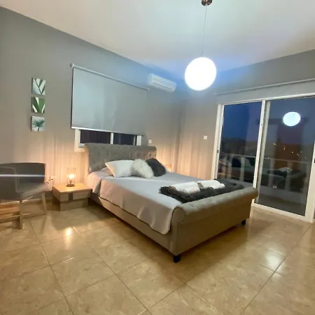 Villa Acropolis 8 *