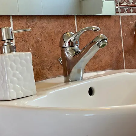 Acropolis 8 فيلة *