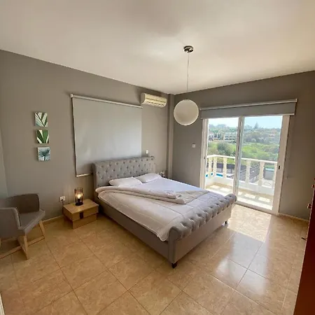 Acropolis 8 فيلة