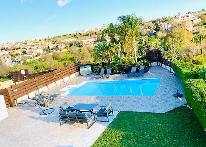 Acropolis 8 Villa Klorakas