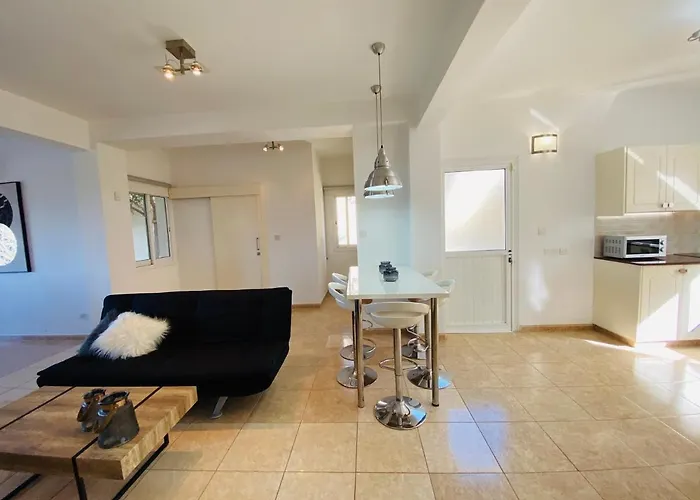 Acropolis 8 Villa Klorakas